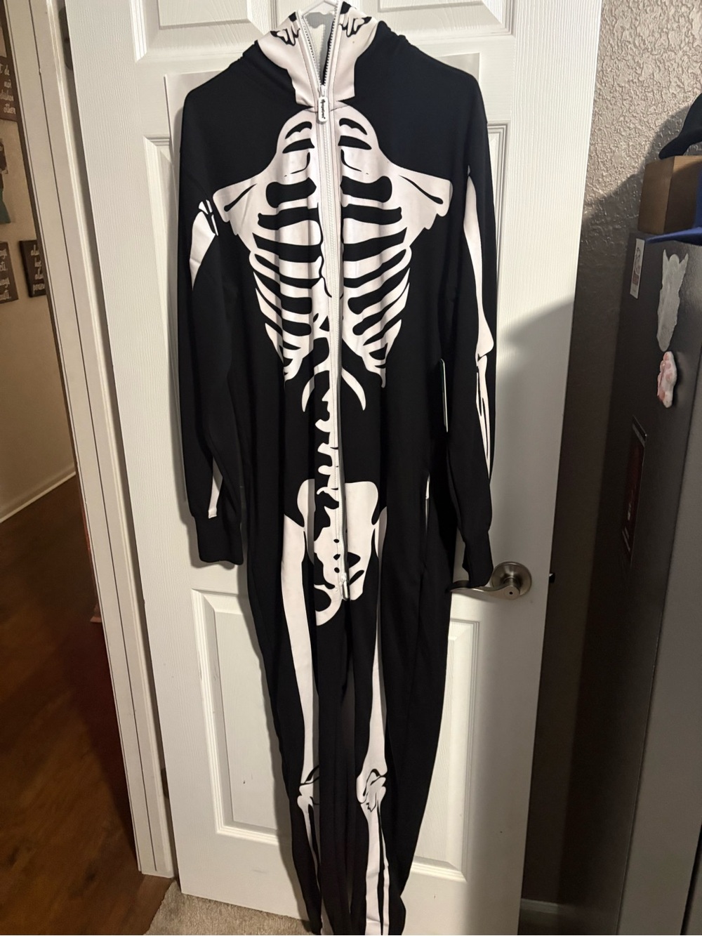Men’s Skeleton 1 piece Hooded Jumpsuit/halloween costume from tipsy elves size L